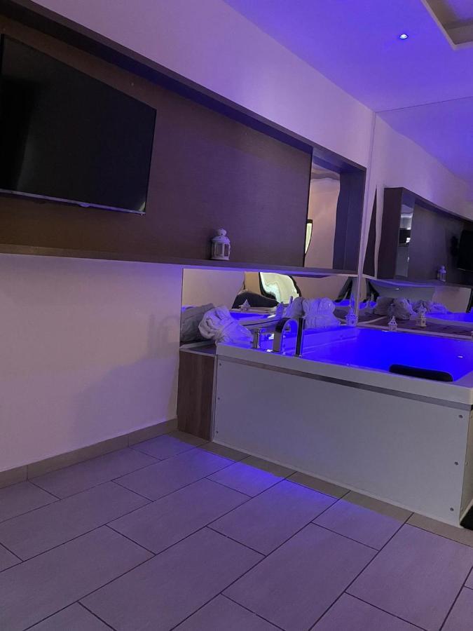 Hotel Cristian Giugliano In Campania Exterior photo